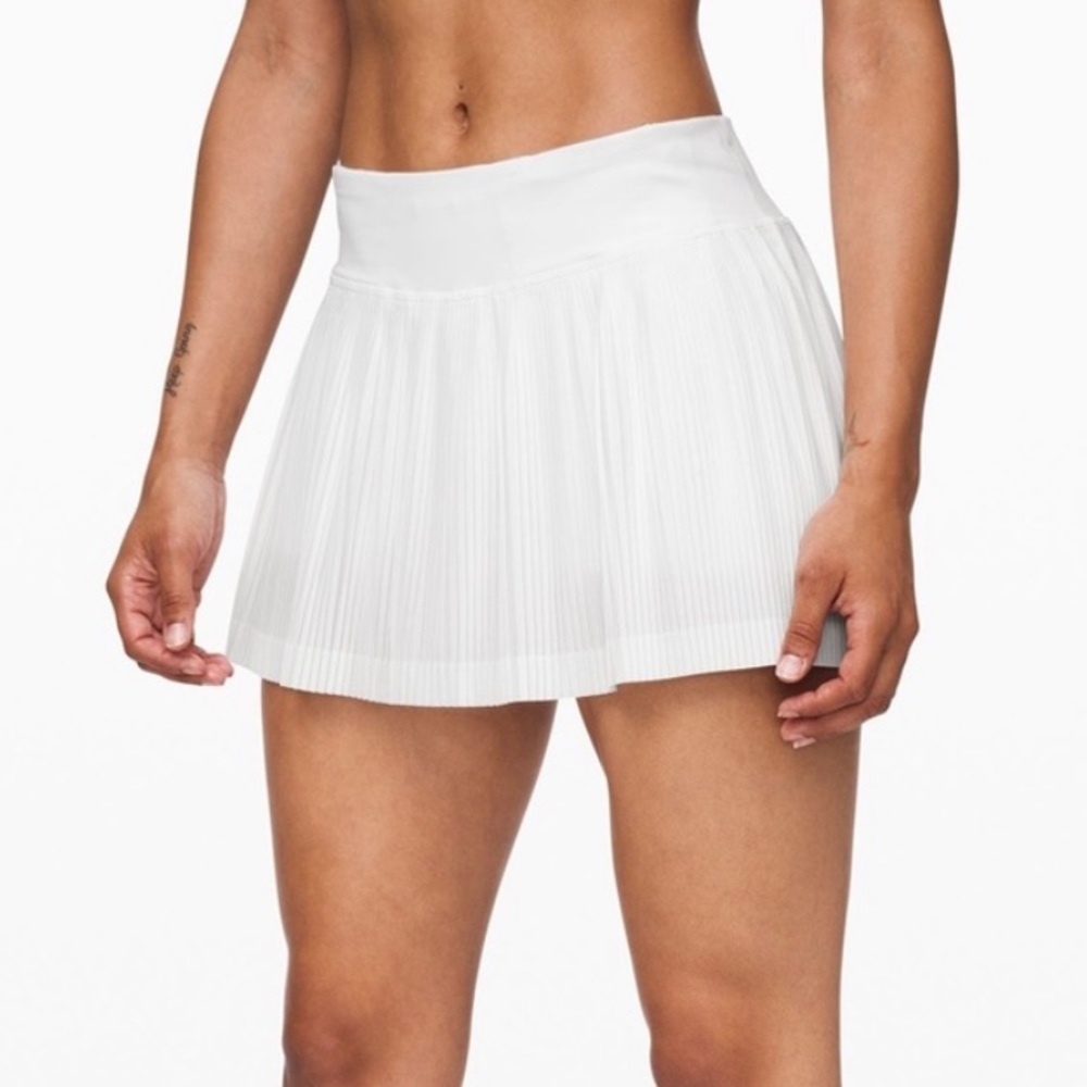 lululemon pleat to street white size 6 skirt